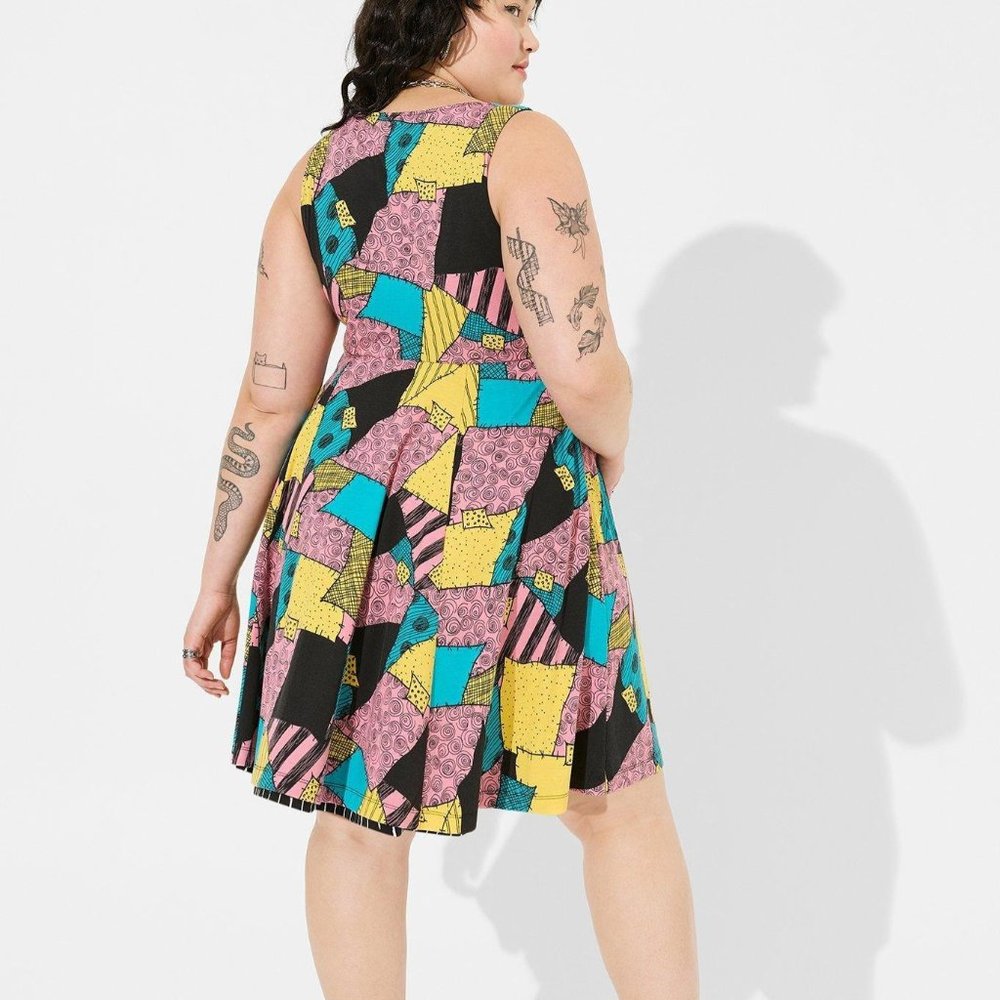 ❤️NWT TORRID NIGHTMARE BEFORE CHRISTMAS JACK & SALLY REVERSIBLE DRESS - Picture 3 of 13